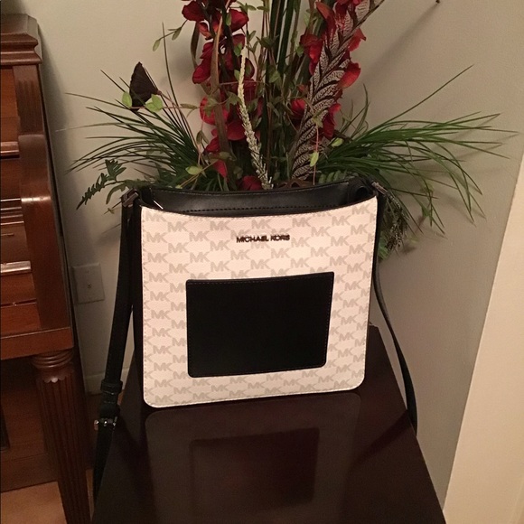 Michael Kors Handbags - Michael Kors - Gloria metal pocket Crossbody bag